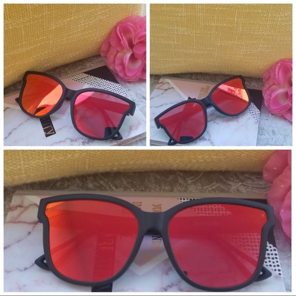 Accessories - Style trends Just arrived cat mirrors boutiqu